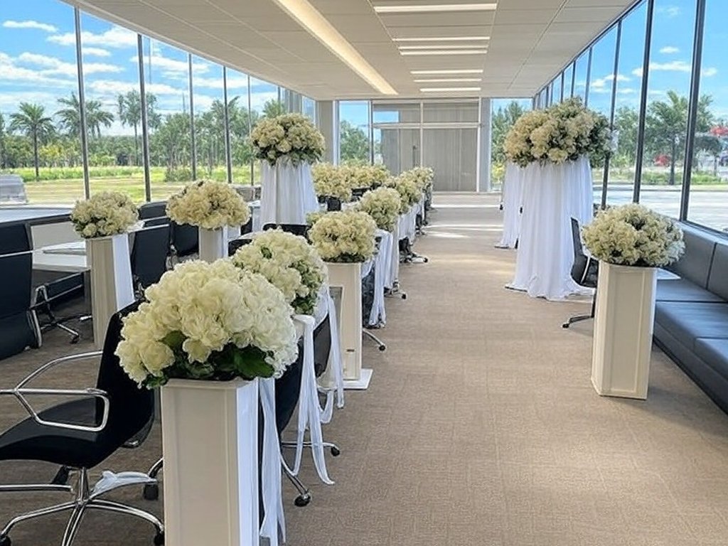 Cartório civil em Brasília decorado para casamento comunitário, com flores e fitas, em estilo fotojornalístico.