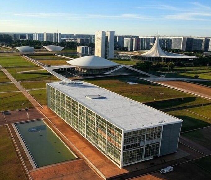 Vista panorâmica de Brasília com Congresso Nacional, representando queda nos casos de dengue no Distrito Federal.