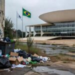 Fachada da CLDF em Brasília com sinais de abandono, representando críticas por inação na saúde.