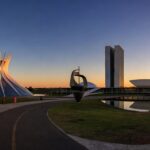 Vista panorâmica de Brasília com arquitetura moderna, representando o II Fórum Cidades Criativas do Design e a Rota do Design.