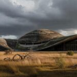 Fachada da Câmara Legislativa do DF em Brasília, destacando falhas em proteção a mulheres, idosos e saúde.