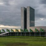 Edifício do Congresso Nacional em Brasília, representando aprovação de lei que tipifica vicaricídio com pena de 20 a 40 anos de prisão.