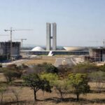 Vista panorâmica da Esplanada dos Ministérios em Brasília, representando novas regiões administrativas e investimentos no Distrito Federal.
