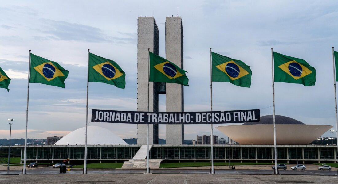 Congresso Nacional em Brasília representando recuo do governo em projeto de jornada 6x1.