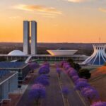 Vista panorâmica de Brasília com arquitetura moderna, representando hackathon HackaCity Guará para soluções urbanas inovadoras.