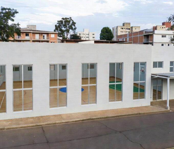 Ginásio poliesportivo reformado em Samambaia, DF, com investimento de R$ 1,2 milhão.